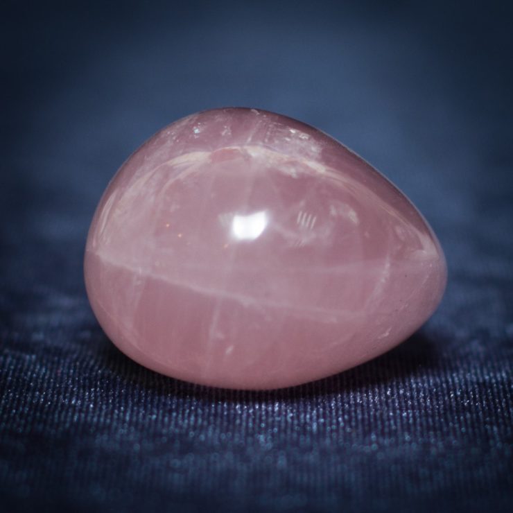 камень кварц розовый